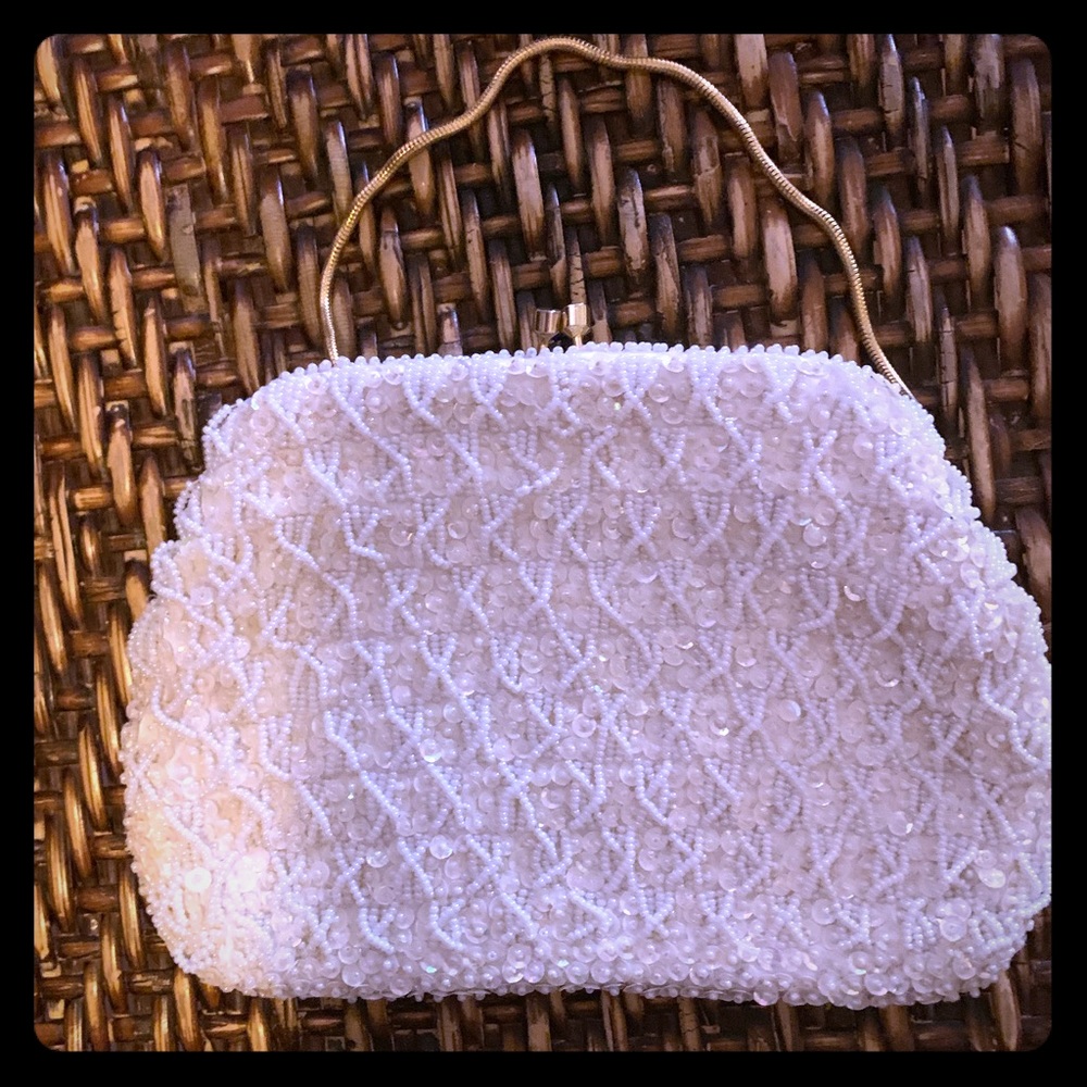 Vintage beaded small purse in perfect condition..